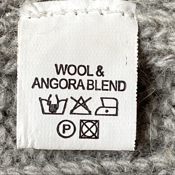 Angora Scarf Made by Patrick Francis Ireland - Picture 5 of 5